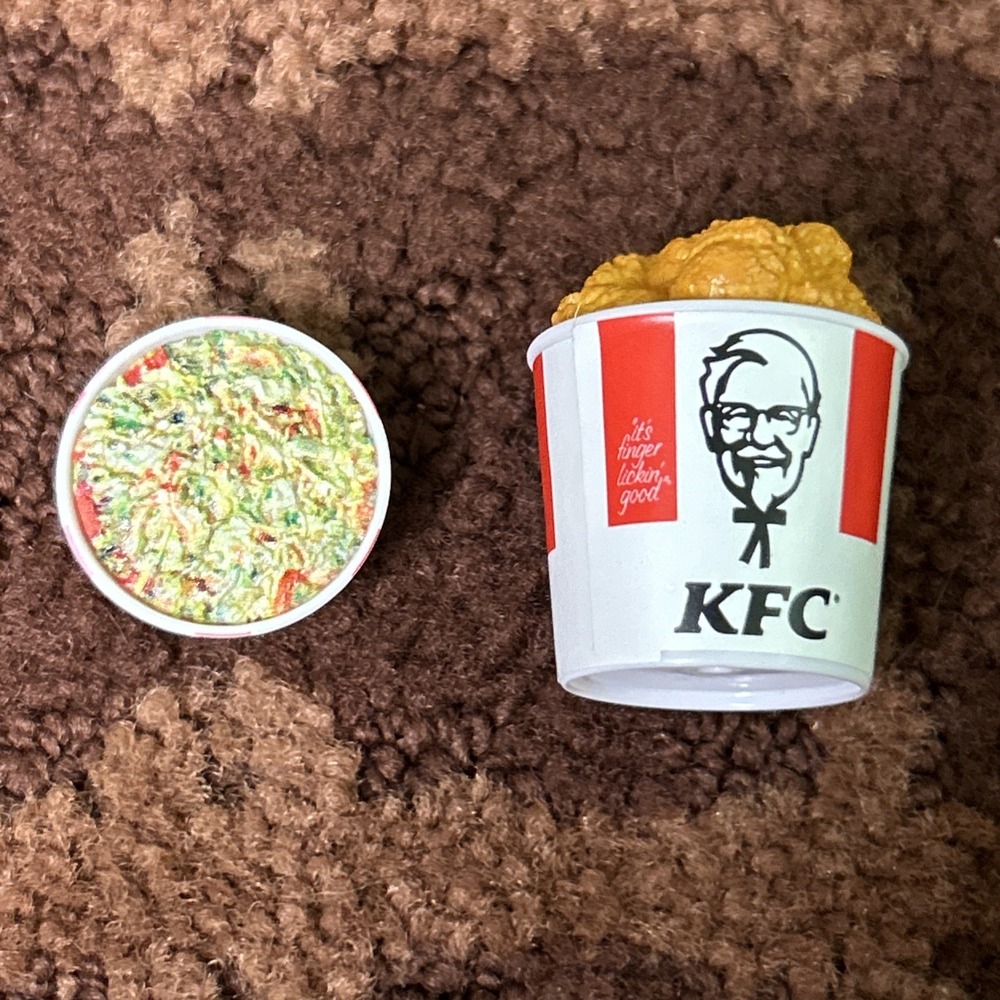 Set Of 2‎ Zuru KFC MINI Brands Including Chicken And Cole Slaw